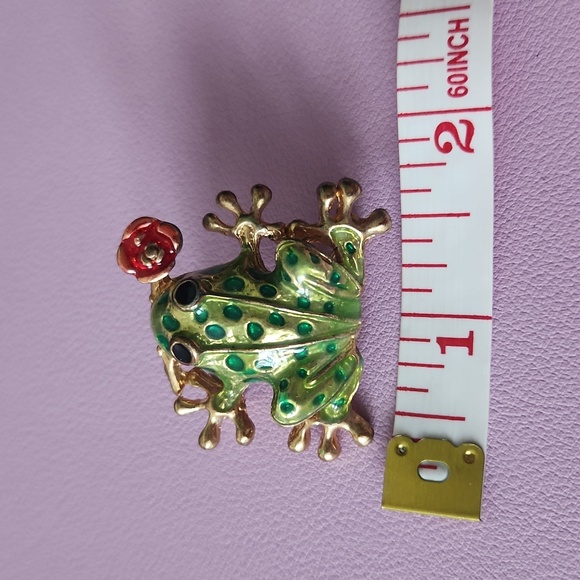 Gold frog brooch with rose - Picture 6 of 8